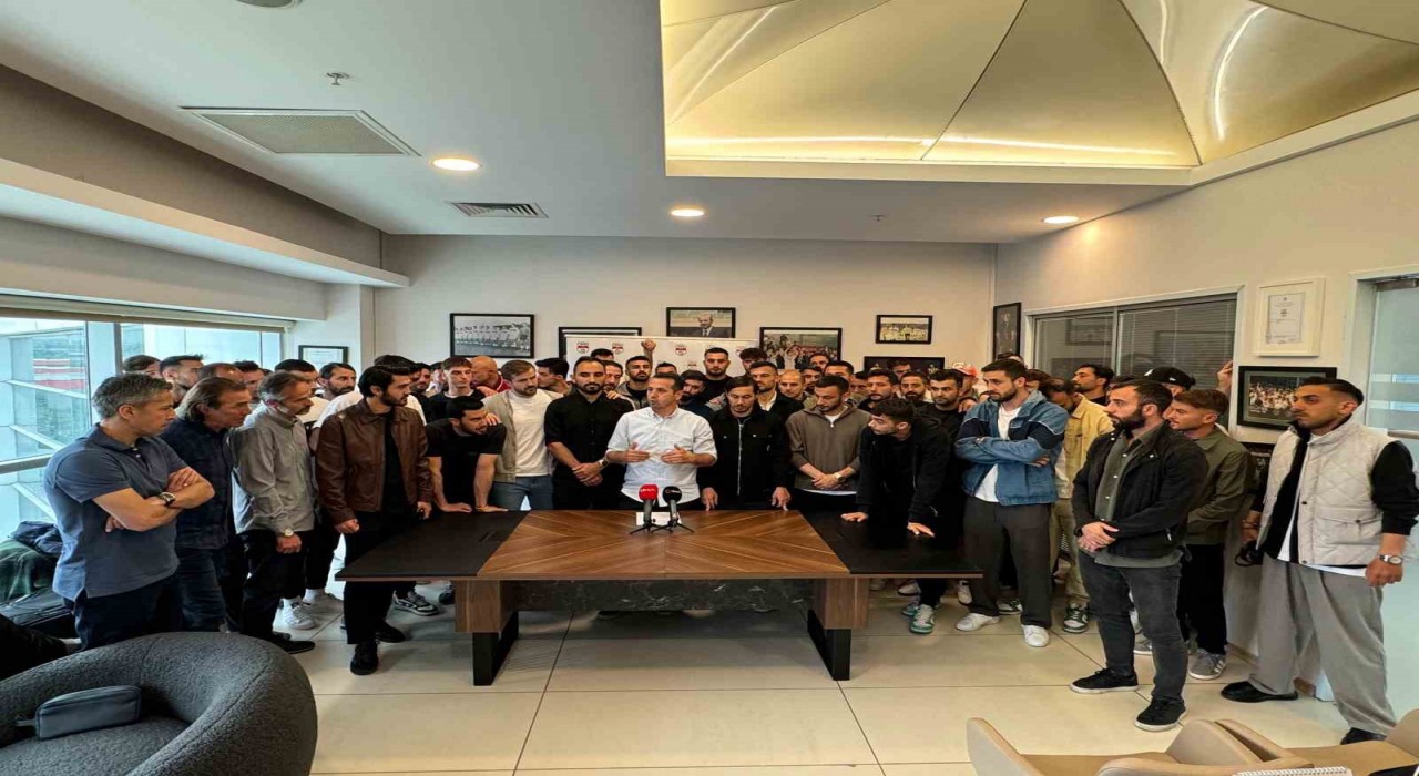 Saffet Akyüz: TFF 3. Ligde yaş kısıtlamasının olmaması gerektiğine inanıyoruz