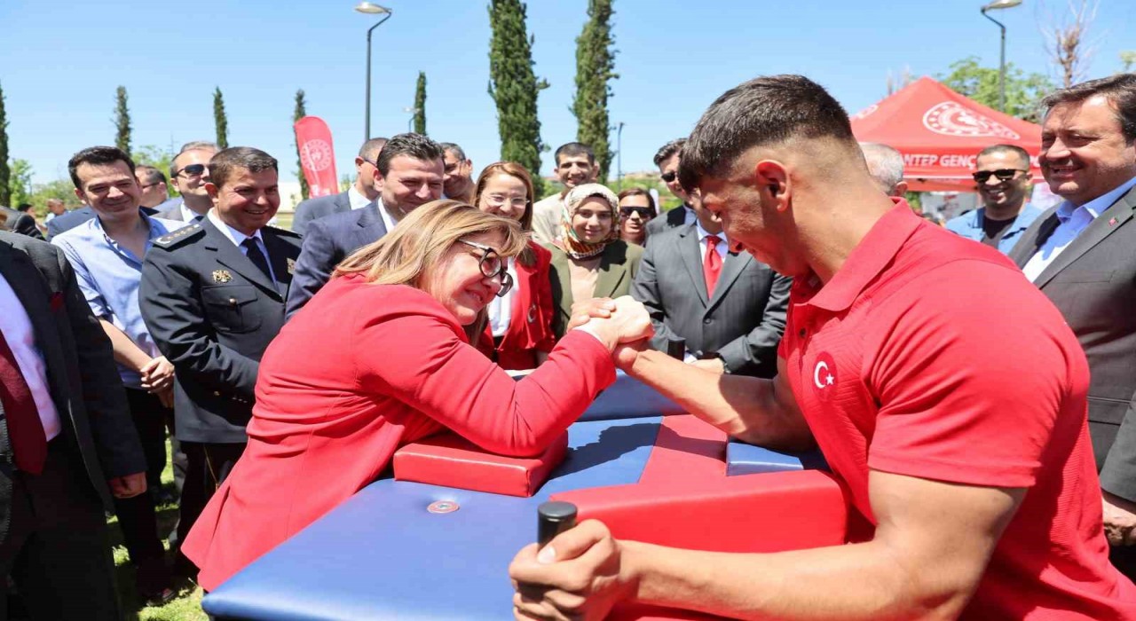 Şahinin bileği bükülmedi