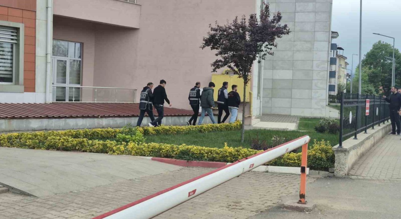 Sahte polislerin 3 milyon TLlik vurgununa gerçek polis engeli