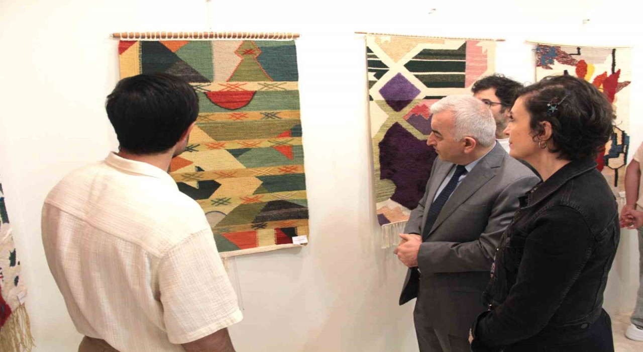Sakarya Üniversitesinde ‘Bahara Övgü dokuma sergisi