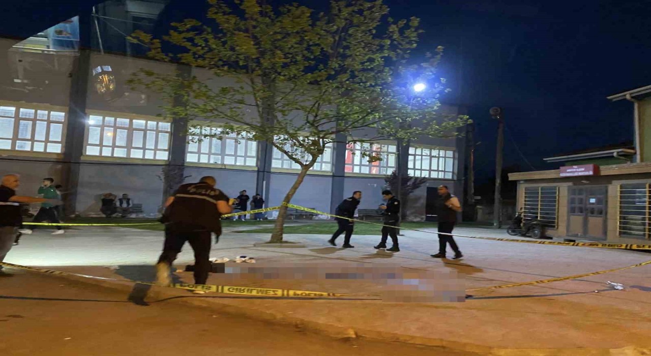 Sakaryada küfürleşme kavgasında kan aktı: 15 yaşındaki çocuk, 17 yaşındaki çocuğu bıçakladı