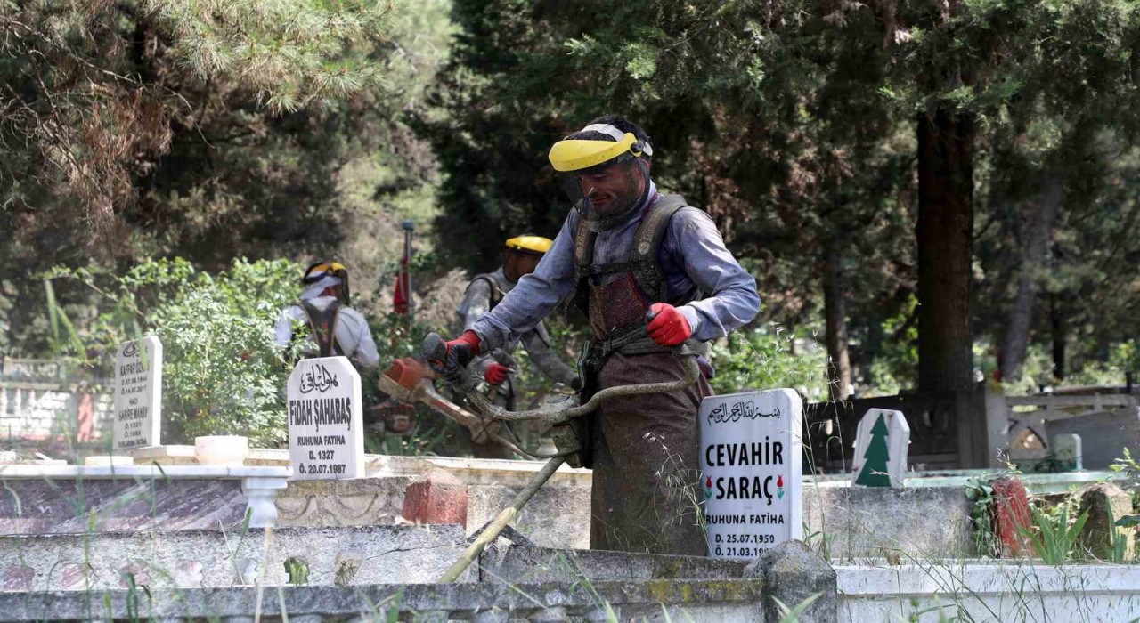 Sakaryada mezarlıklar bayram ziyaretine hazırlanıyor