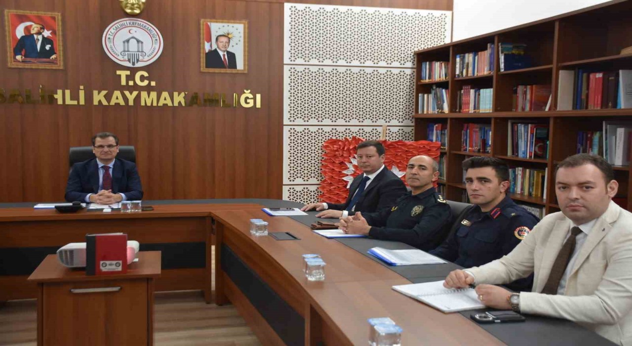 Salihlide metruk binaların yıkılmasına yönelik toplantı yapıldı