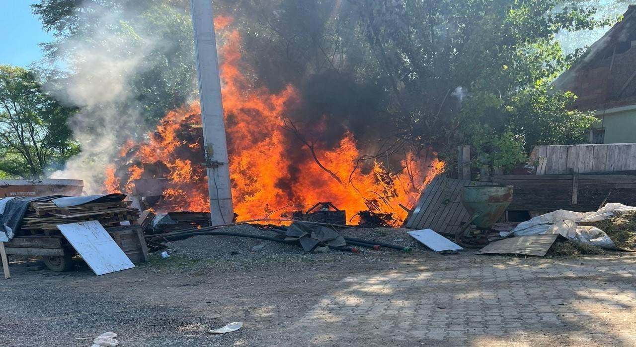 Saman balyaları alev alev yandı