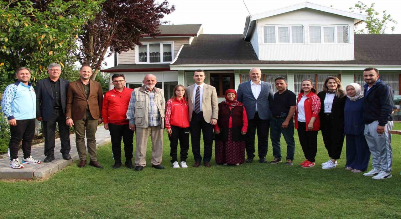 Şampiyon milli sporcu ziyaret edildi