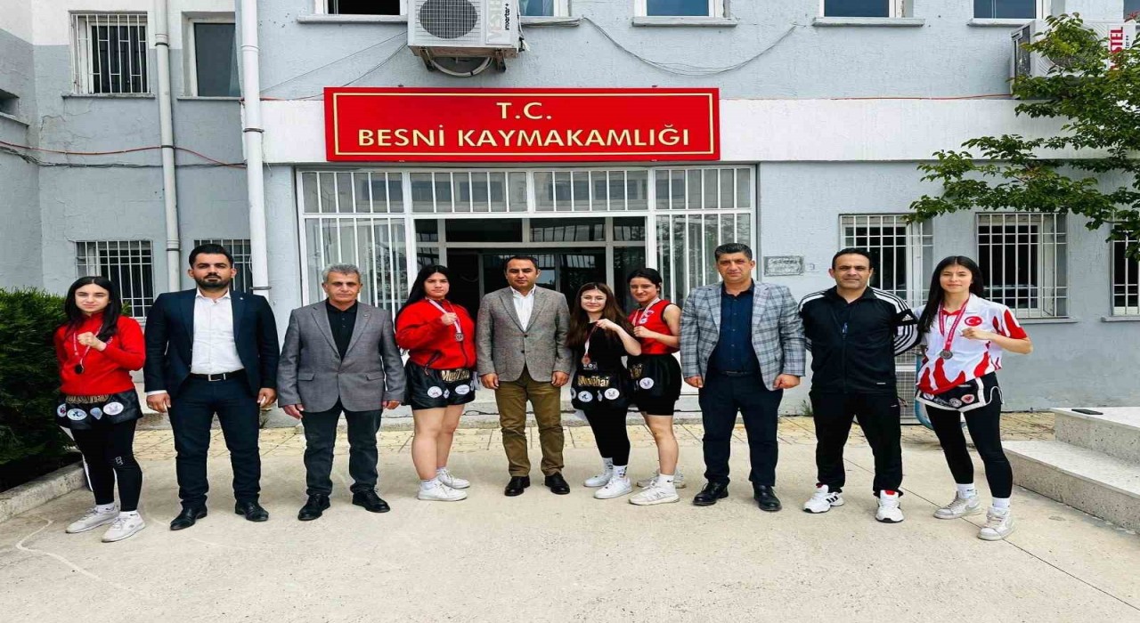 Şampiyon sporculardan Kaymakam Partala ziyaret
