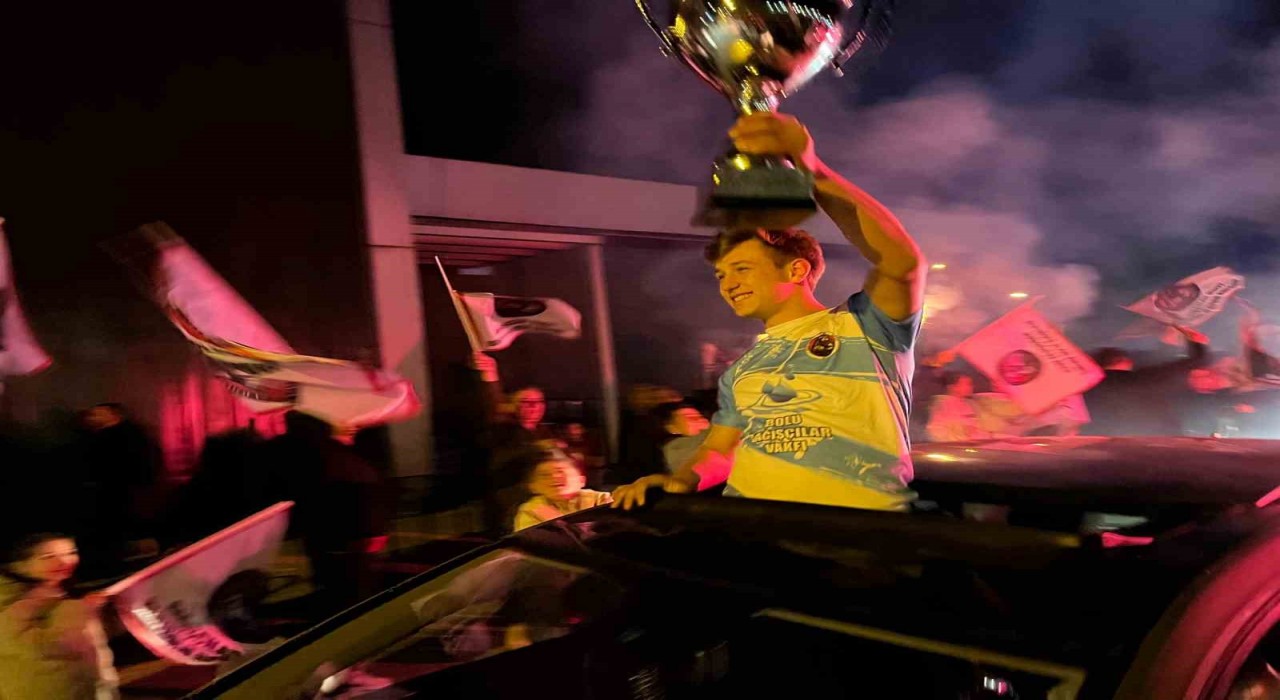 Şampiyon takıma coşkulu karşılama