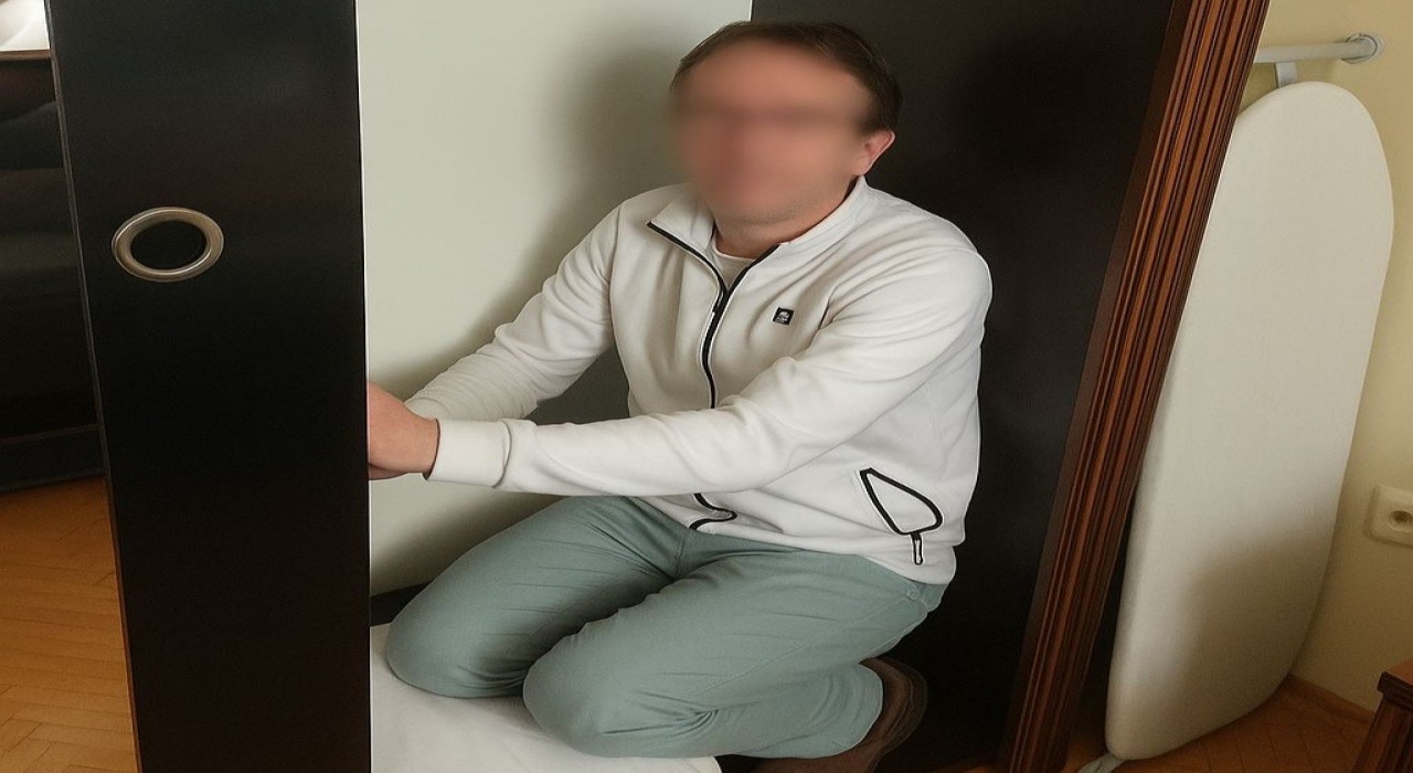 Samsunda çeşitli suçlardan aranan şahıs saklandığı gardıropta yakalandı