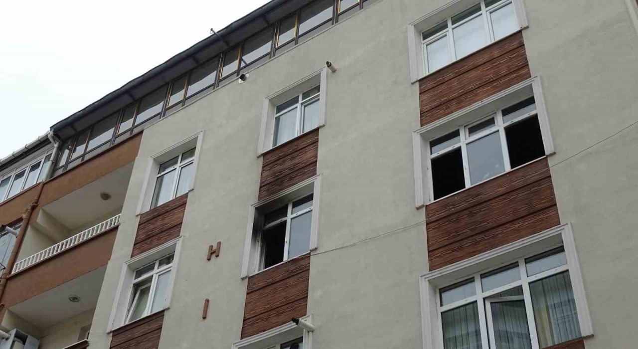 Samsunda yangın paniği: Babasına kızıp evi ateşe verdi