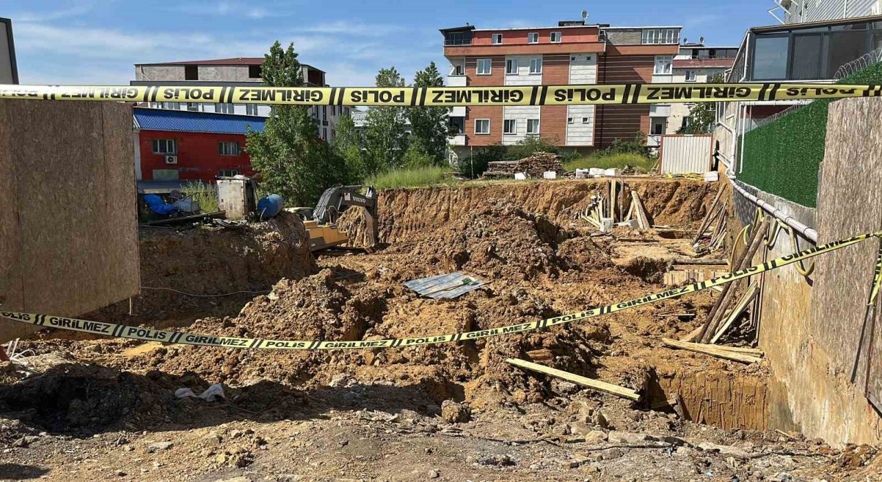 Sancaktepede inşaat alanında toprak kayması: 3 işçi kurtarıldı