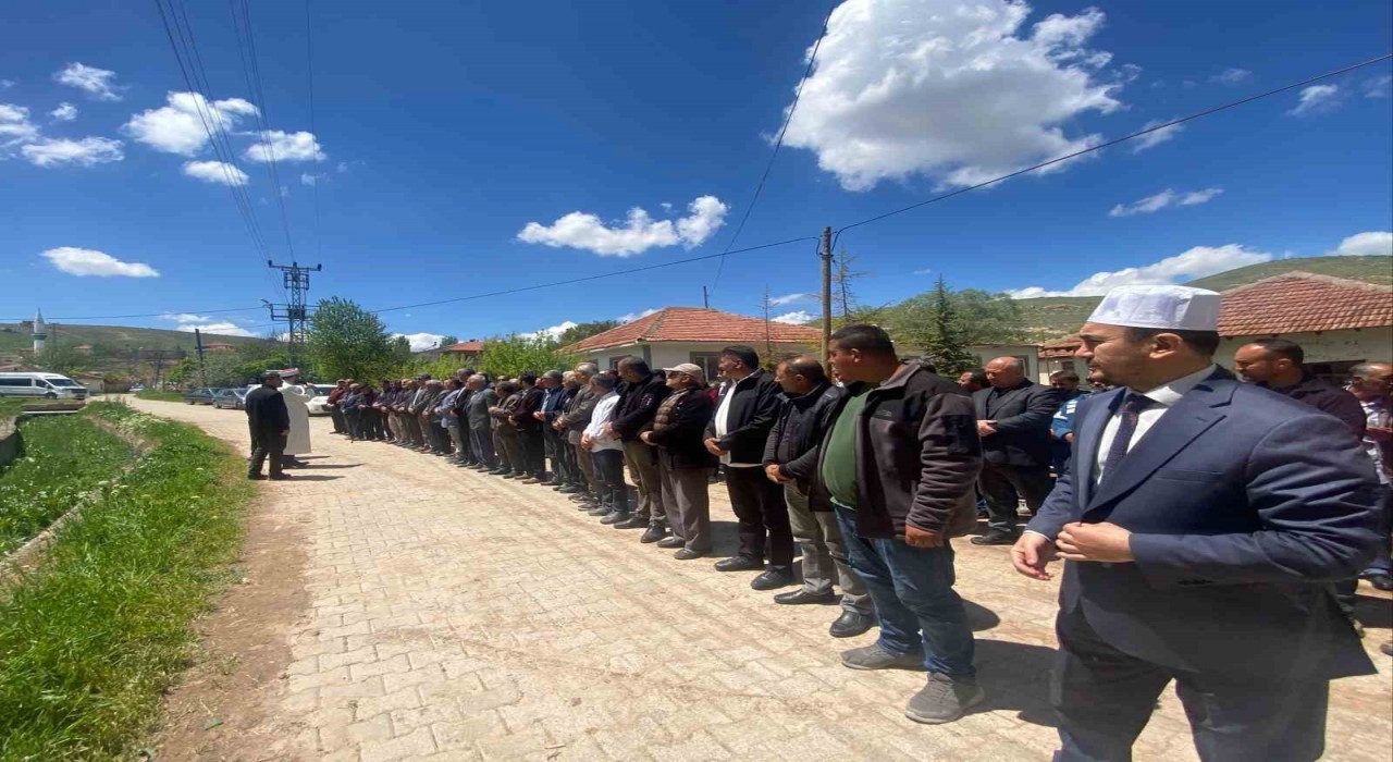 Sarıkayada vatandaşlar yağmur duasına çıktı
