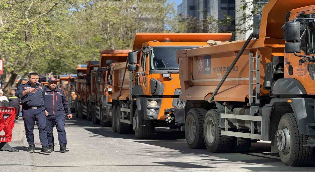 Sarıyerde çöken yolu onarma çalışmaları devam ediyor