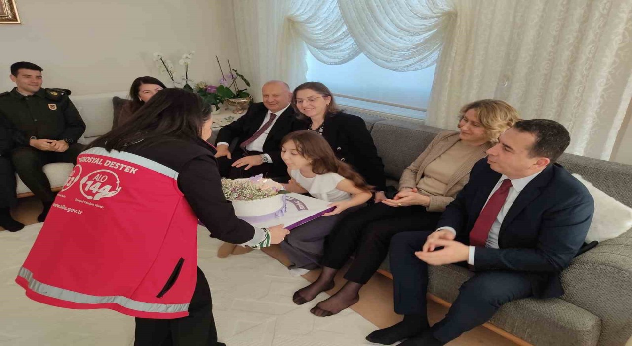 Şehit Astsubay Nejdet Aydoğdunun kızına doğum günü sürprizi