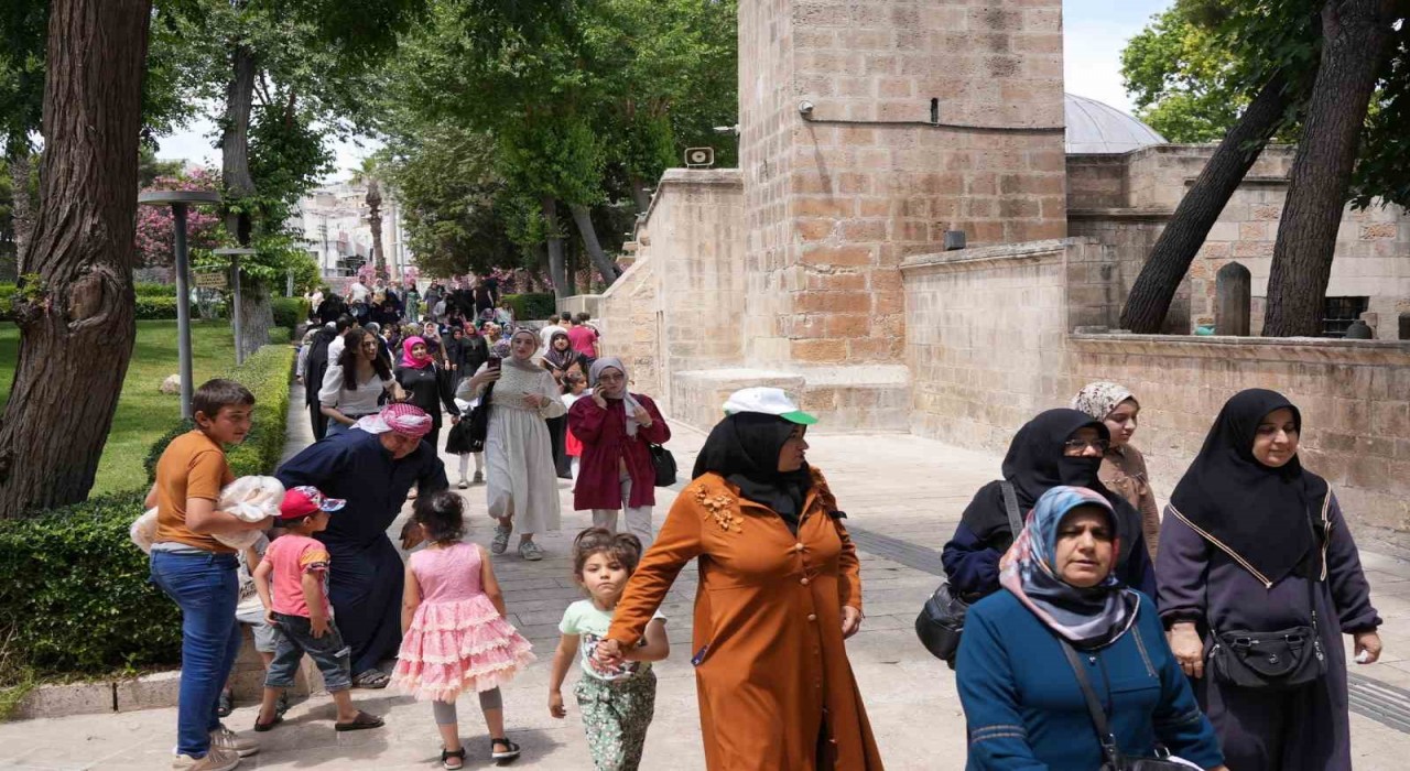 Şehitkamilli kadınlardan Şanlıurfaya tarihi gezi