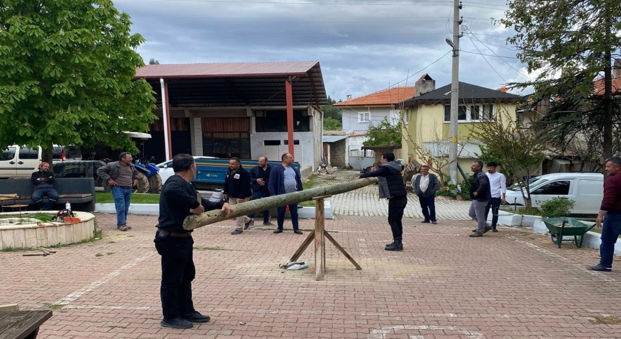 Selcende baharın neşesi gıngırgaçla birleşti