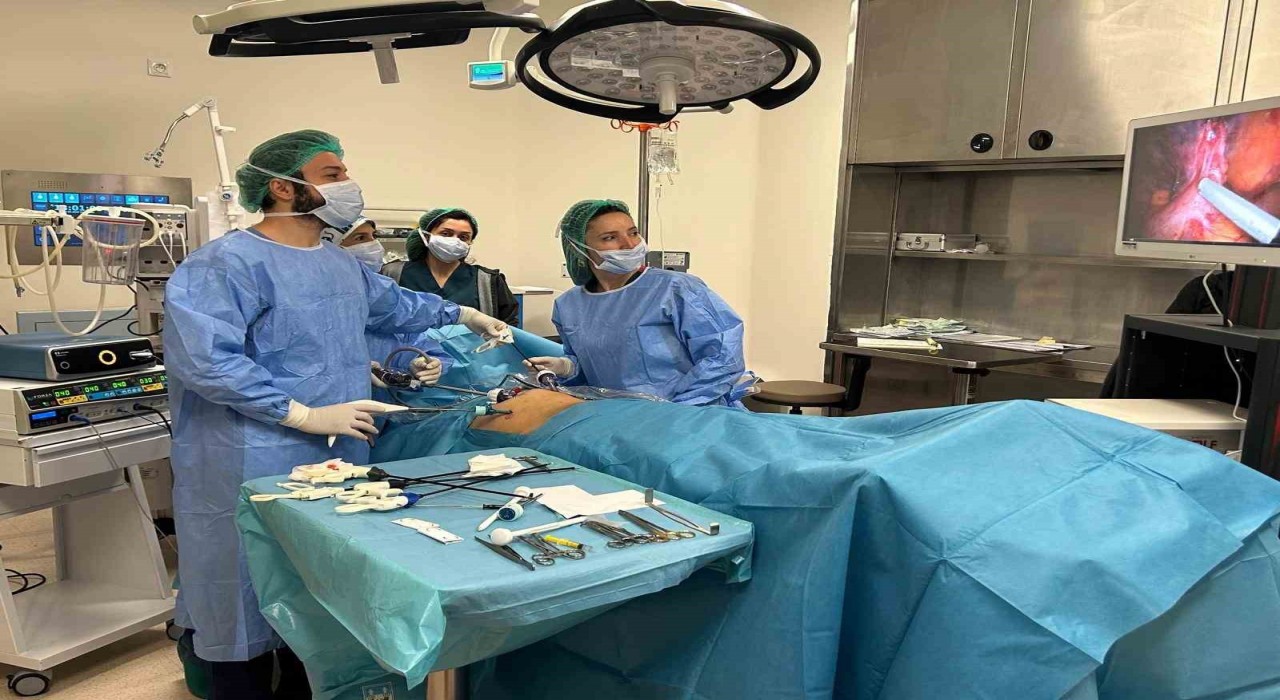 Serdivan Devlet Hastanesinde ilk kapalı kasık fıtığı ameliyatı gerçekleştirildi