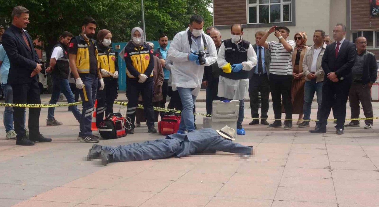 Sigaranın zararları temsili ölümle anlatıldı