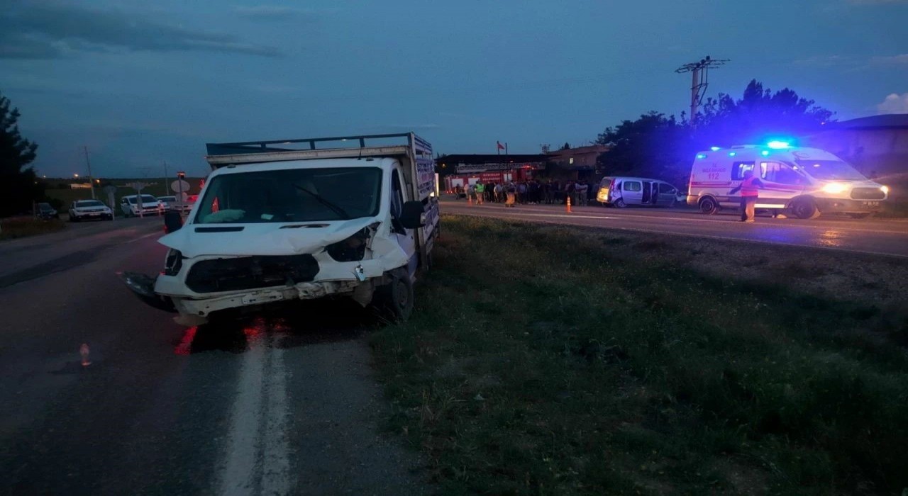 Siirtte kamyon ile kamyonet çarpıştı: 6 yaralı