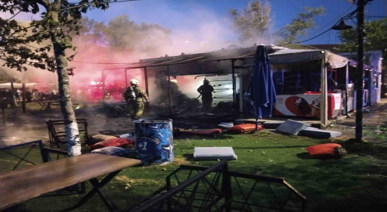 Silivride kafe alevlere teslim oldu: Faciadan dönüldü