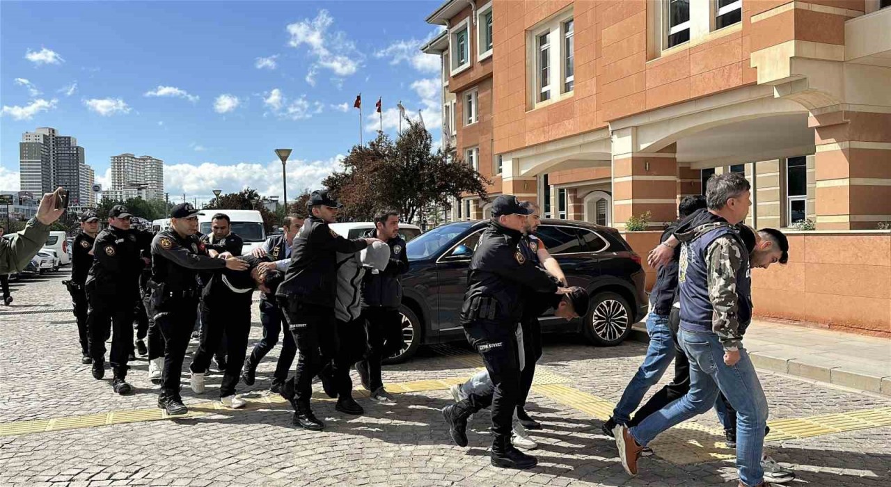 SIM karttan yola çıkan özel ekip milyonlarca liralık vurgun yapan bahis şebekesini çökertti