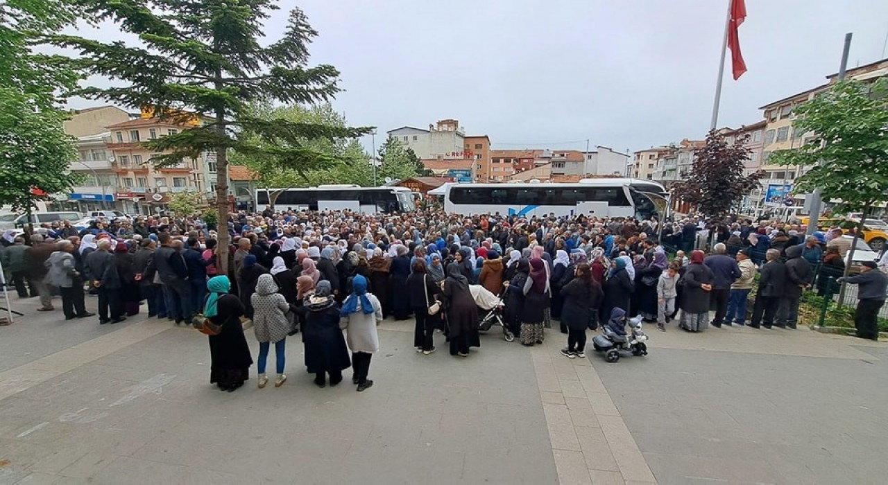 Simavdan 80 hacı adayı dualarla kutsal topraklara uğurlandı