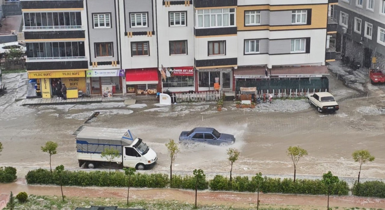 Sinopta dolu ve sağanak hayatı olumsuz etkiledi