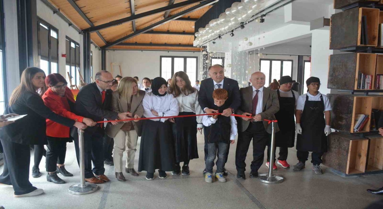 Sinopta Özelim Çocuk Korosu ve Karma Sanat Sergisi