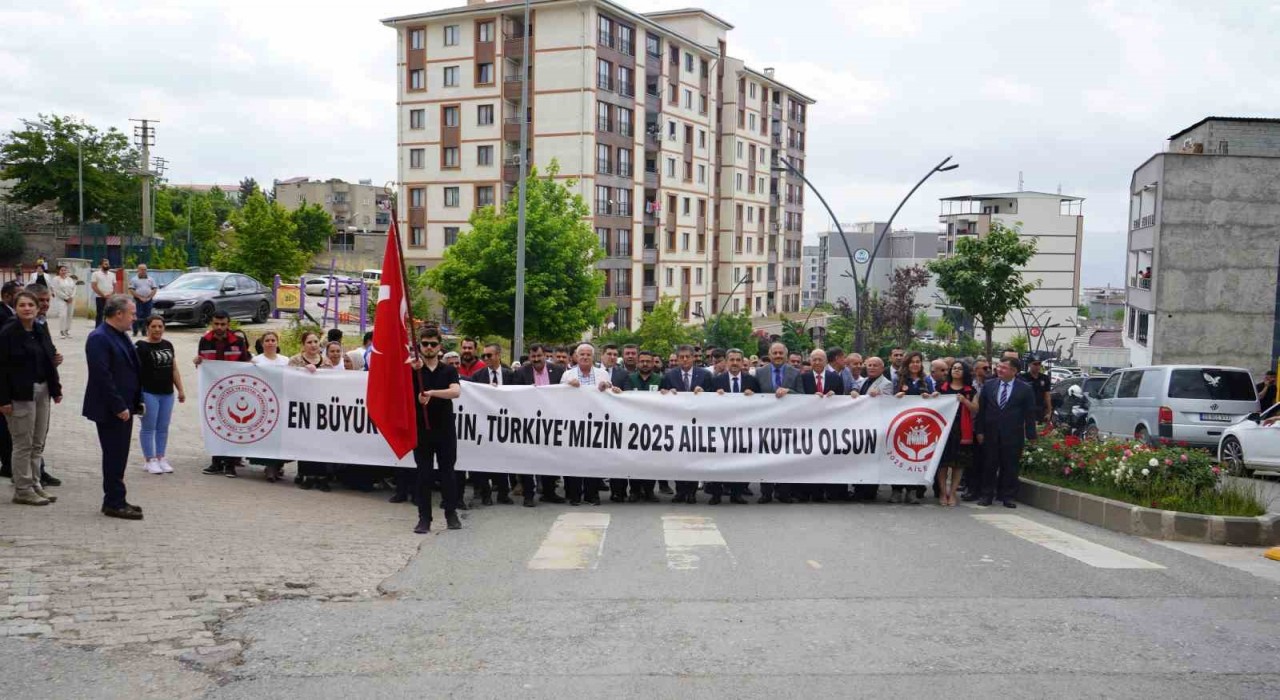 Şırnakta Aile Günü yürüyüşü düzenlendi