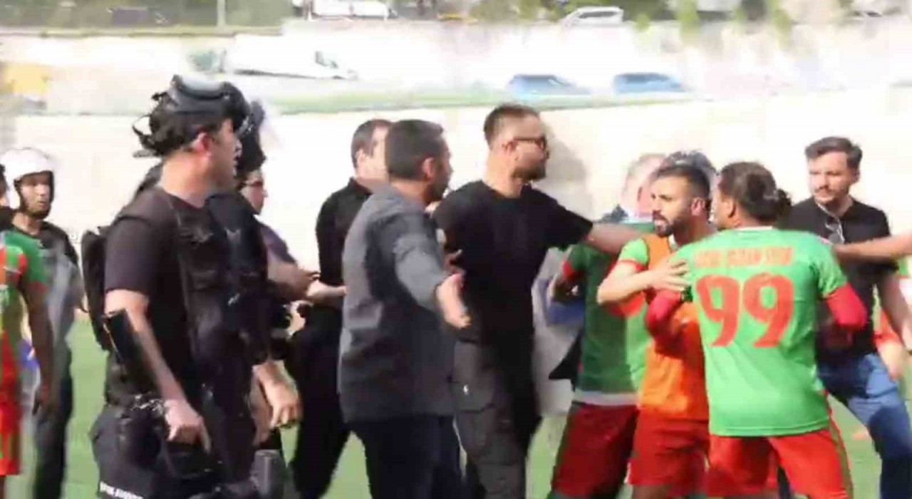 Şırnakta koruma polisi, atılan golden sonra çıkan olaylarda futbolcuyu darp etti