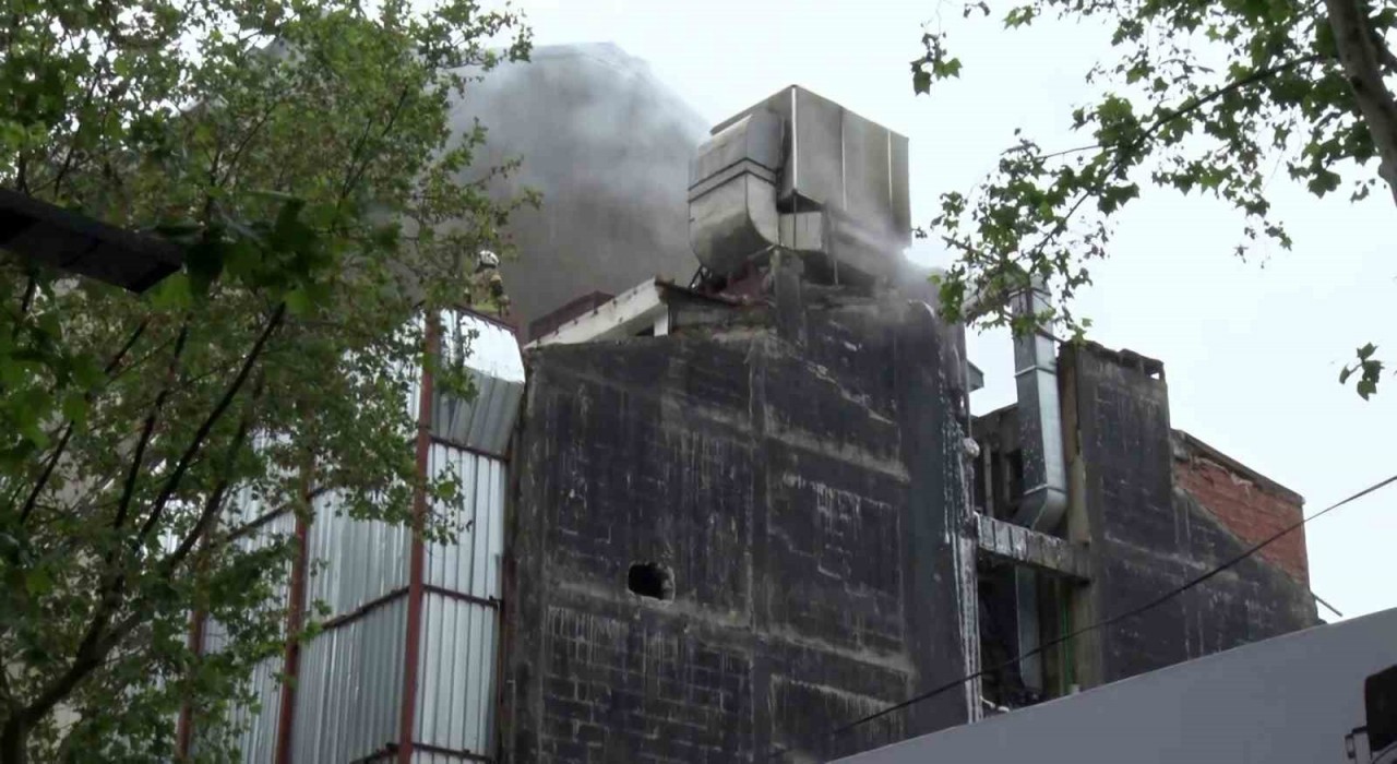 Şişlide 5 katlı boş binada yangın