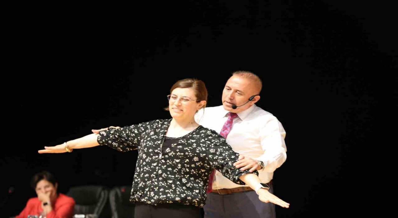 Sivasta bağımlılık türleri uzmanları tarafından ele alındı