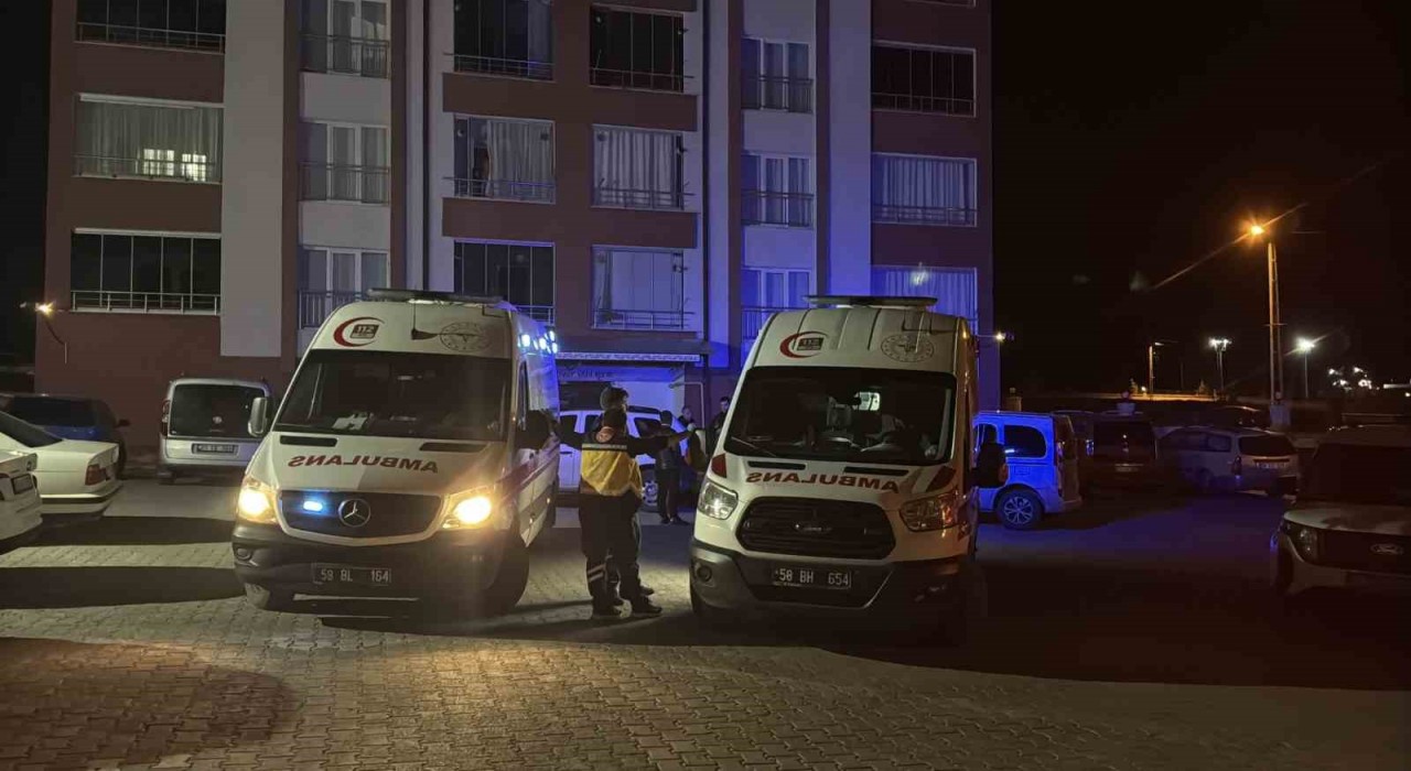 Sivasta korkunç cinayet: İki kardeş boğazları kesilmiş olarak bulundu