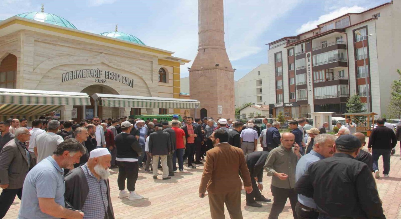 Sivasta rahatsızlanan ilkokul öğrencisi hayatını kaybetti