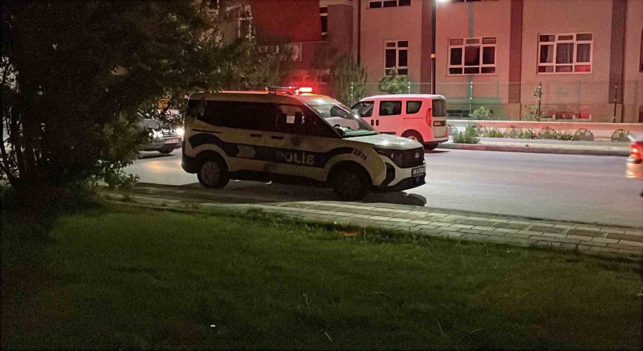 Sivasta silahlı ve bıçaklı kavga: 4 yaralı