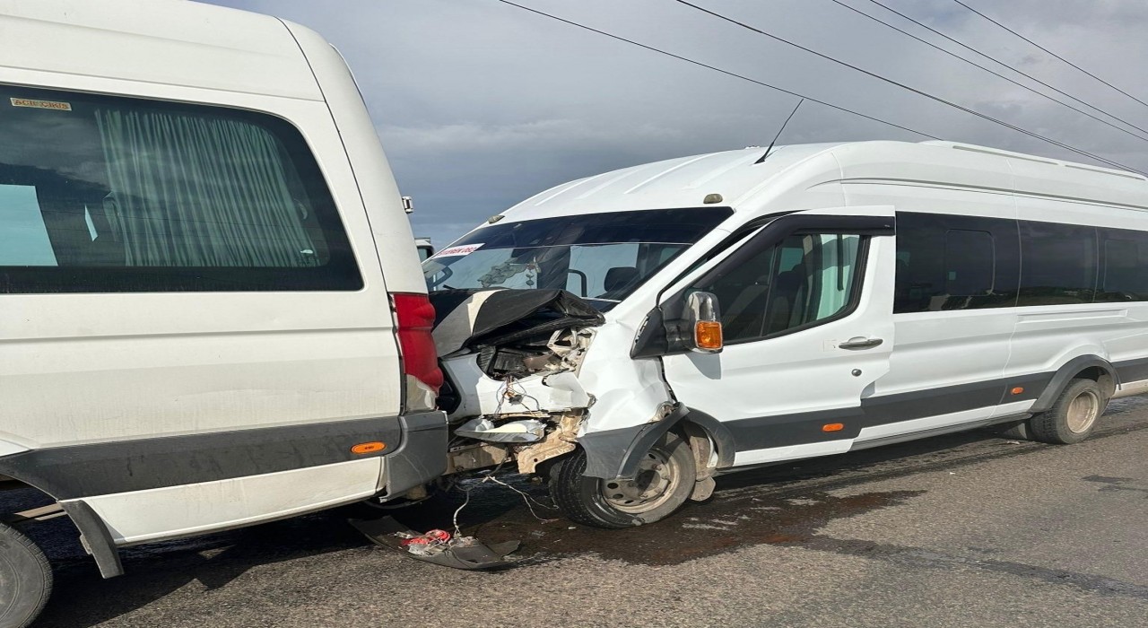Siverekte öğretmen servisleri kaza yaptı: 28 yaralı