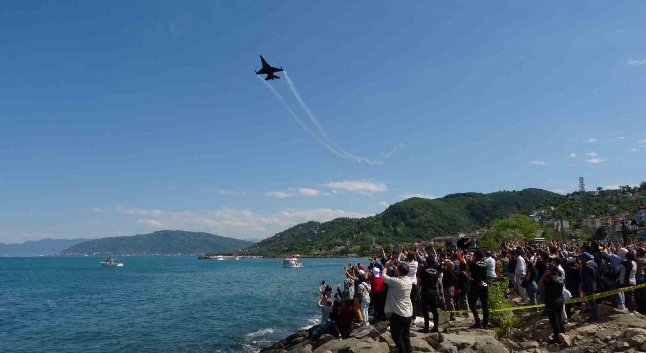 SOLOTÜRK Orduda gösteri uçuşu yaptı