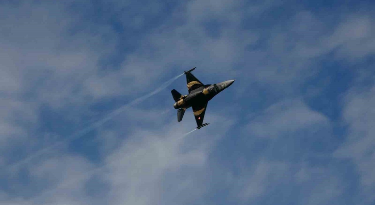 SOLOTÜRKün Ordudaki prova uçuşu nefes kesti