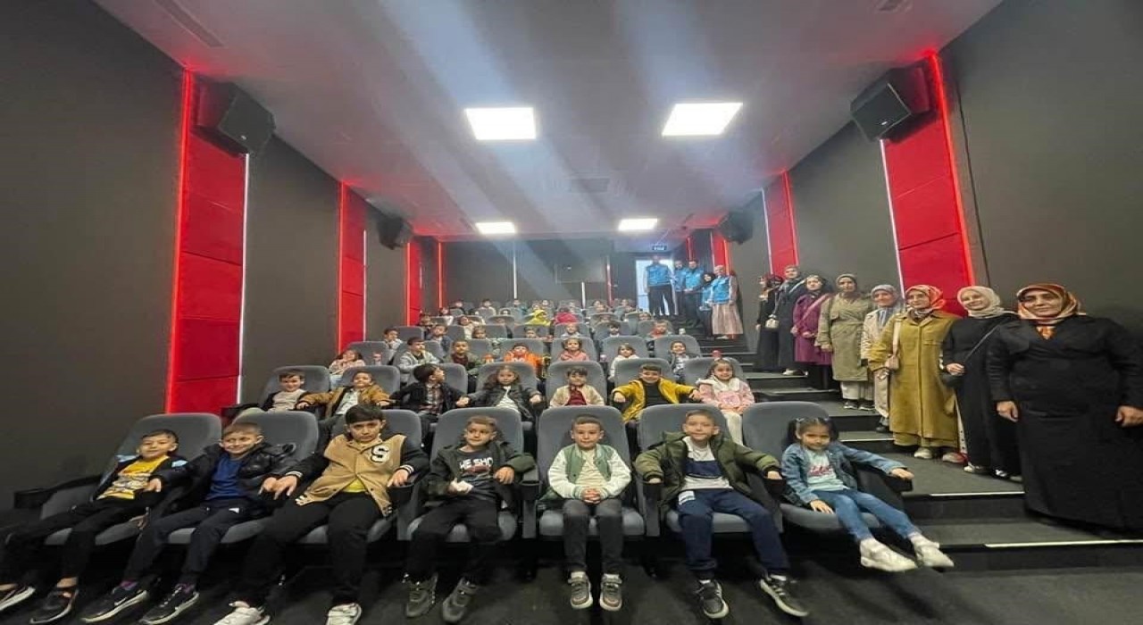 Somada Kuran kursu öğrencilerine sinema etkinliği