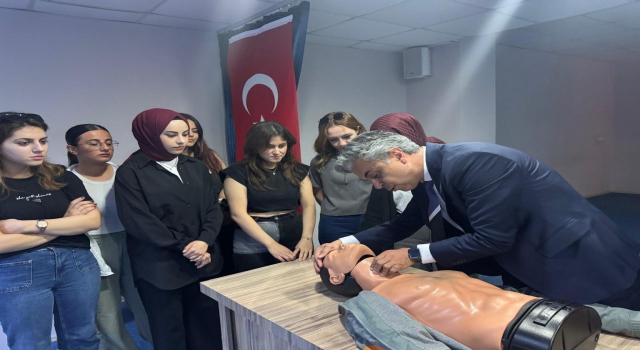 Sosyal Birliktelik Kulübünden hayat kurtaran etkinlik: Öğretmen adaylarına ilk yardım eğitimi