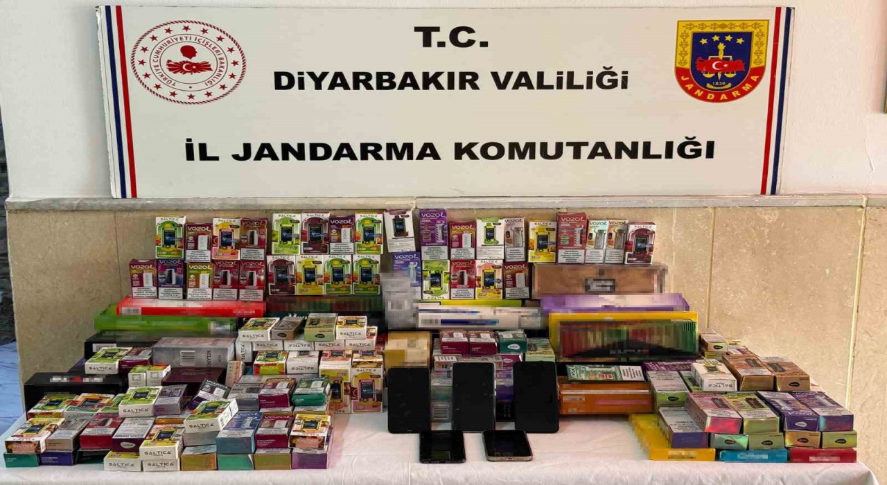 Sosyal medyada boş elektronik sigara kutularını dolu gibi gösterip dolandırıcılık yapan 2 kişi tutuklandı