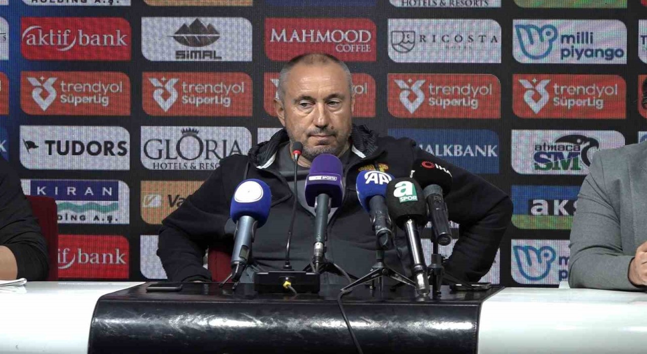 Stanimir Stoilov: 6 gol kalenizde görürseniz o zaman 3 gol atsanız bile bu yeterli olmuyor