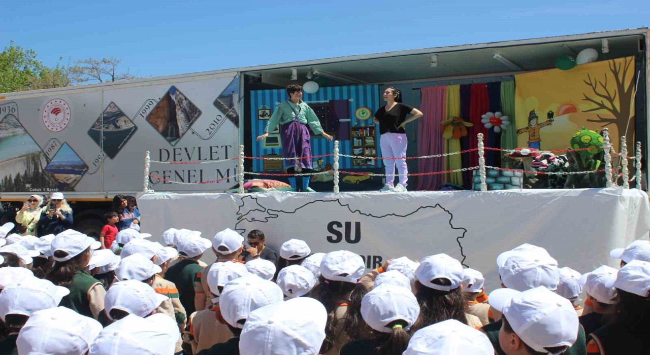 Su tasarrufunu tiyatro ile öğreniyorlar