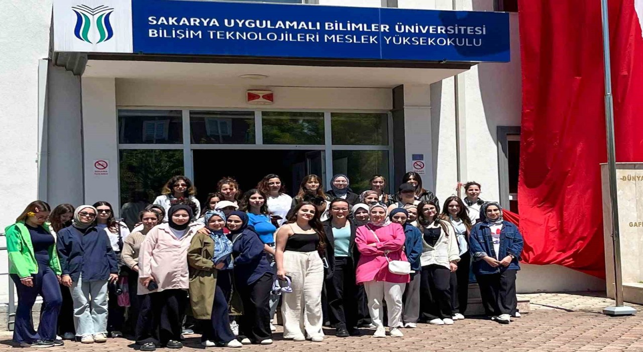 SUBÜ öğrencileri Kefkende gençlik kampına katıldı