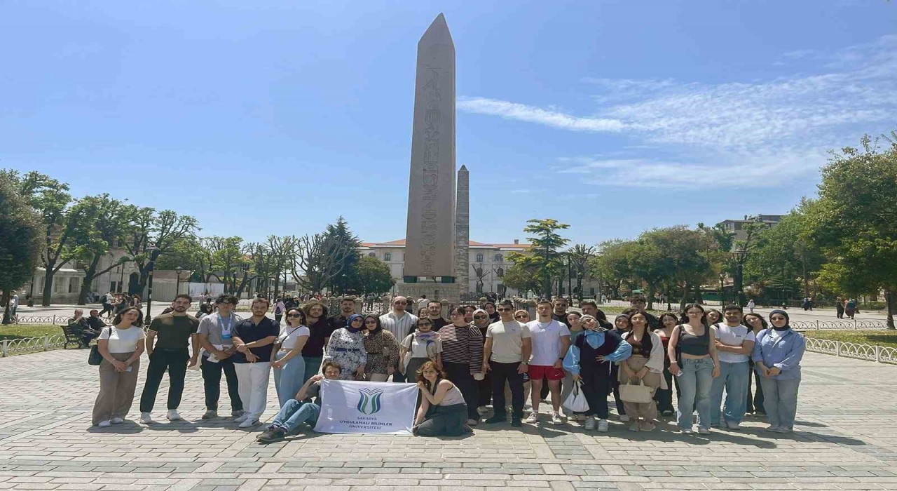 SUBÜ Seyahat ve Rehberlik Topluluğu İstanbulu keşfetti