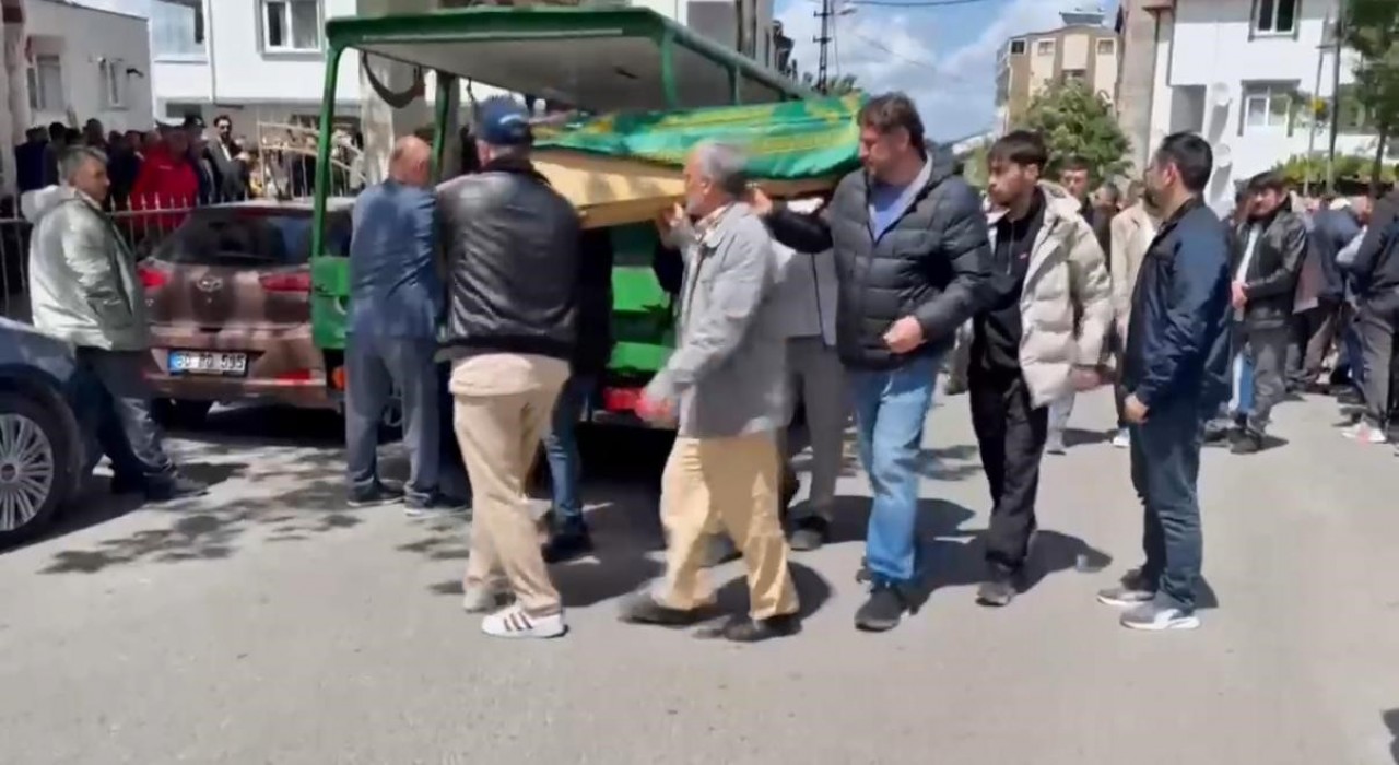 Sultanbeylide kazada hayatını kaybeden 4 yaşındaki Elif son yolculuğuna uğurlandı