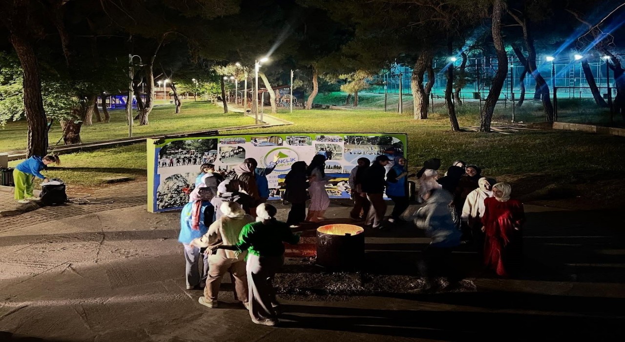 Sultangazili genç kızlar Manisa Kampında doğayla iç içe