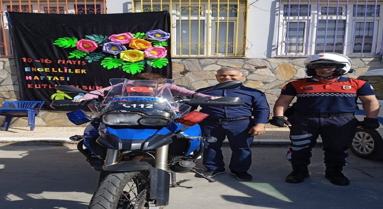 Sultanhisarda ilkokul öğrencilerine jandarma tanıtıldı