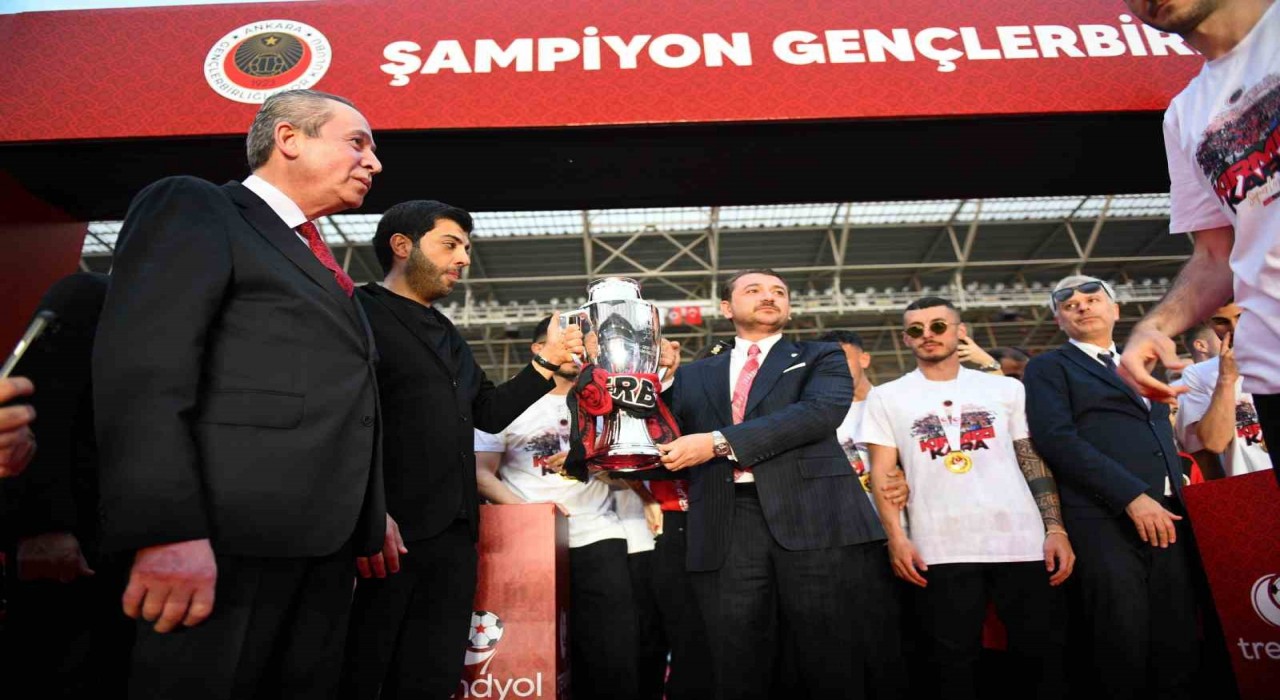 Süper Lige yükselen Gençlerbirliği, kupasını aldı