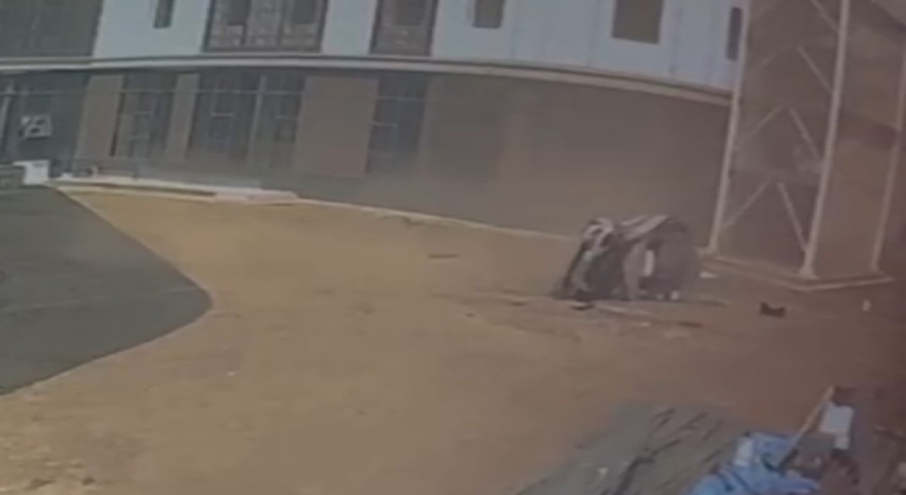 Taklalar atarak durabildi