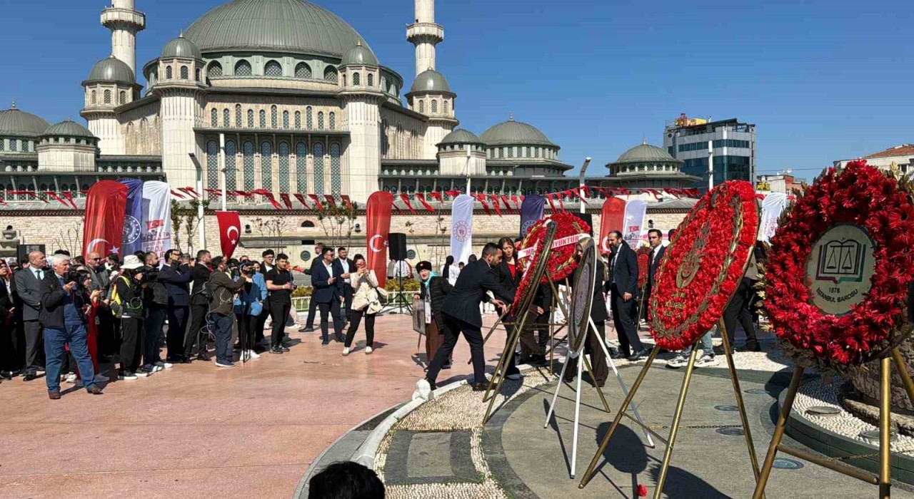 Taksim Meydanında 19 Mayıs töreni